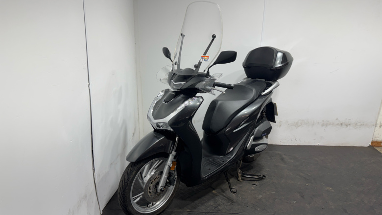 (23MY) Honda SH125i with Top Box
